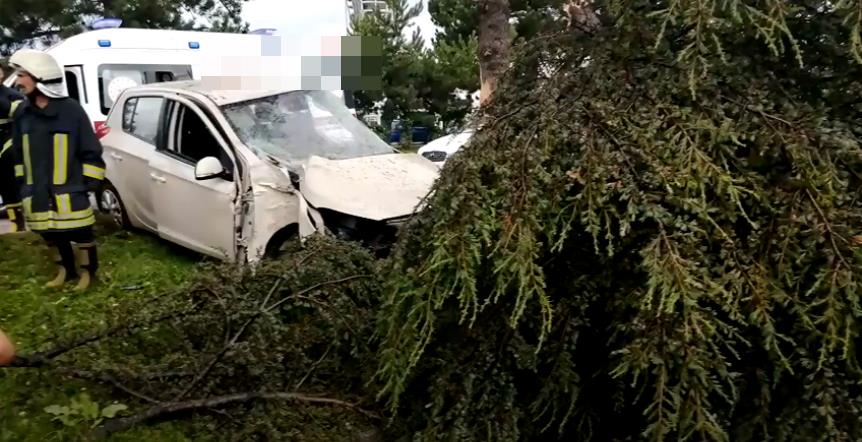 Isparta’da dün akşam saatlerinde etkili olan yağış, beraberinde trafik kazalarına