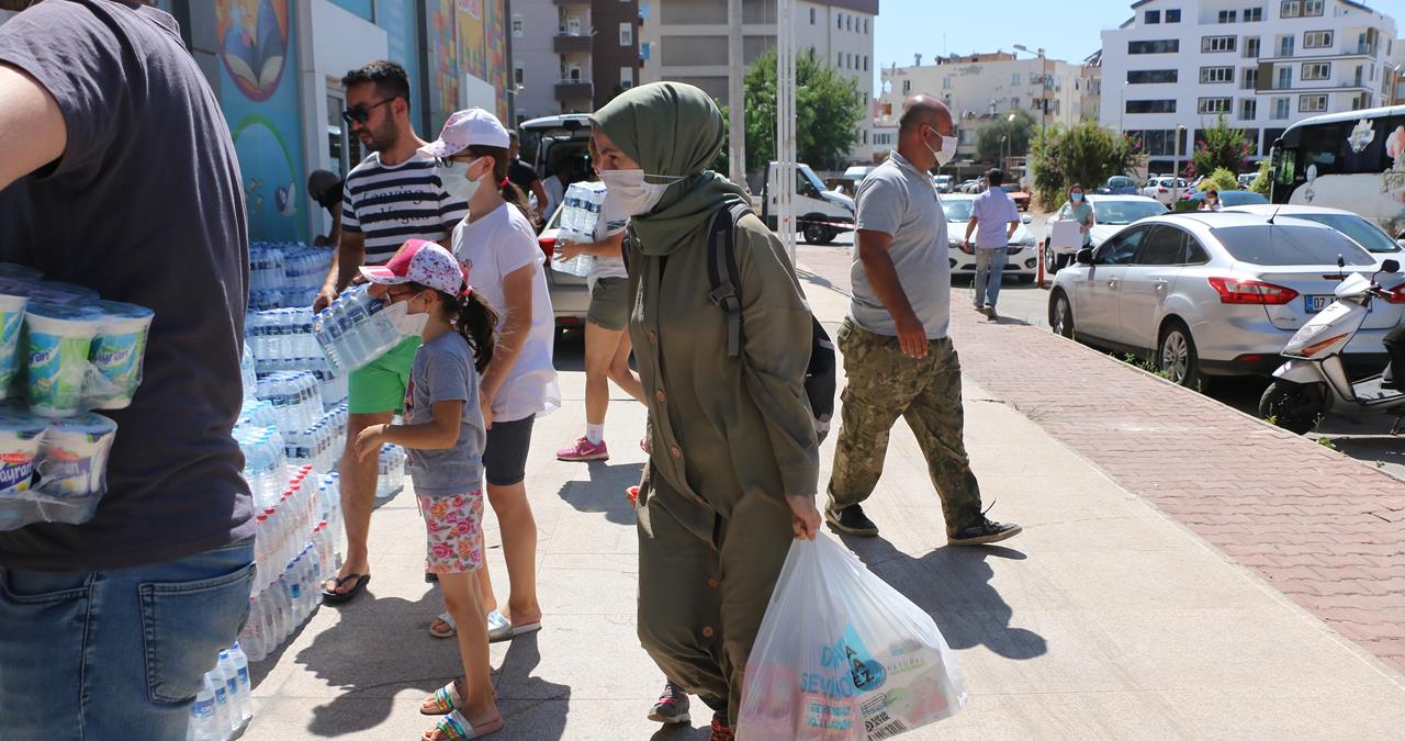 Isparta’da İstasyon caddesinde çıkan kavgada bir kişi bıçaklanarak ağır yaralandı.Edinilen