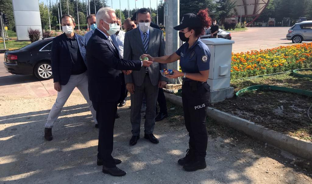 Isparta Valisi Ömer Seymenoğlu Kurban Bayramı’nın ilk gününde emniyet ve