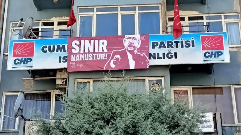 Isparta’da Cumhuriyet Halk Partisi (CHP), il ve ilçe binaları ile