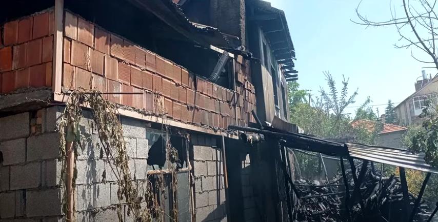 Isparta’nın Aksu ilçesinde korkutan bir yangın meydana geldi. Aksu’da 2