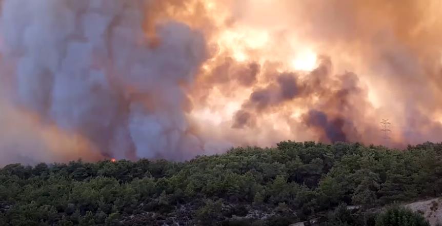 Isparta’nın Sütçüler ilçesi Çandır bölgesinde süren orman yangınları ile mücadele