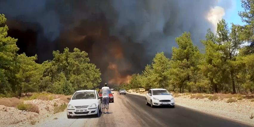Isparta Çandır’daki Yazılı Kanyon Milli Parkında Pazartesi günü başlayan yangının