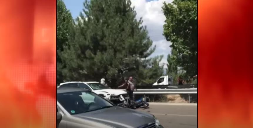 Isparta Eğirdir Yolu üzerinde otomobil ile motosiklet çarpıştı. Meydana gelen