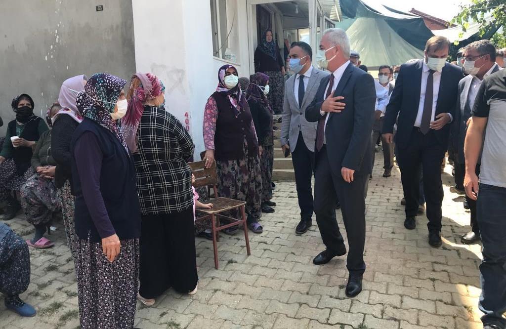 Vali Ömer Seymenoğlu şehit babası İbrahim Tunçbilek için ailesine taziye