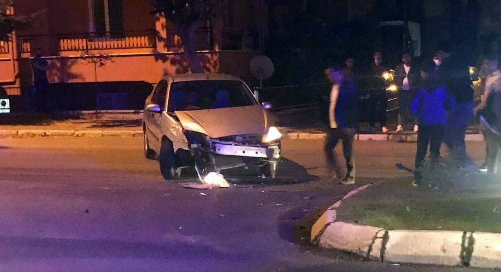 Kaza Fatih Mahallesi 202 cadde üzerinde meydana geldi. Otomobille motosiklet çarpıştı. Çarpışmanın etkisiyle motosiklette
