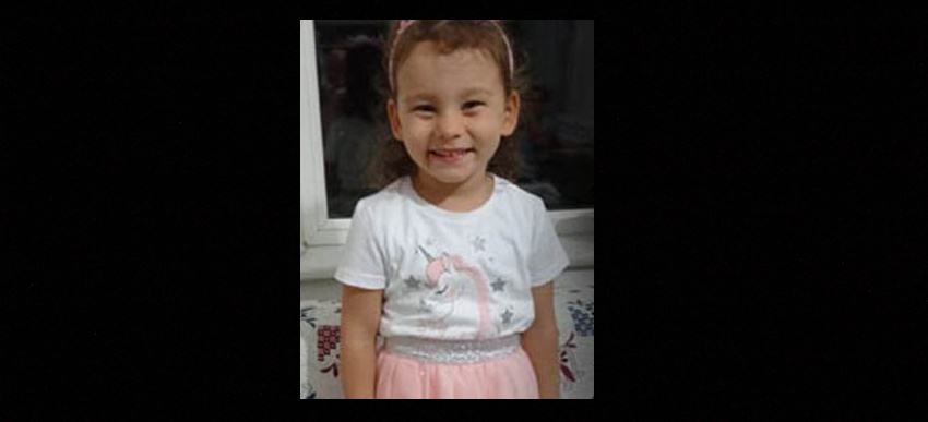 Isparta’nın Eğirdir İlçesinde seyir halindeki otomobil, 4 yaşındaki Azra Melek