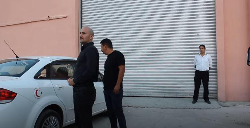 Isparta’da bir grup sanatseverin bir araya gelerek hem oynayıp hemde