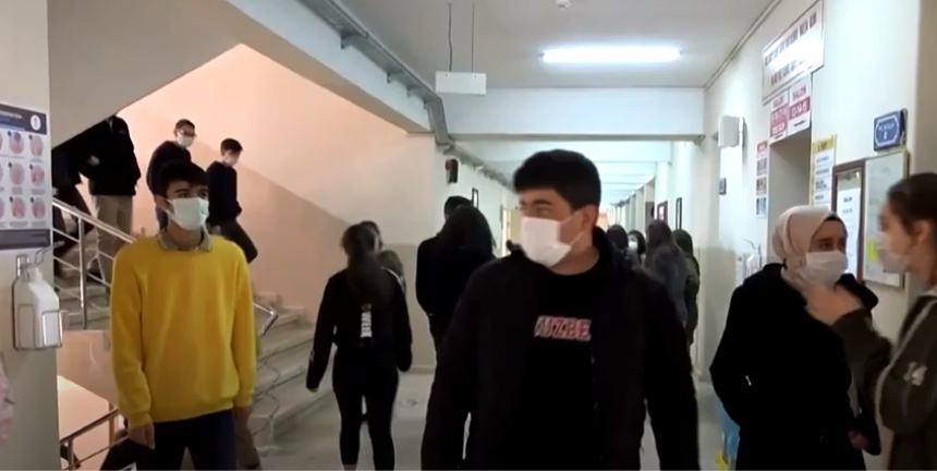 Koronavirüs salgını ile birlikte yüz yüze eğitimde devam ediyor. Salgın