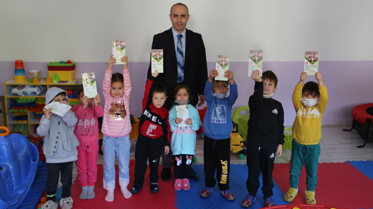 “Sağlıklı Nesil Sağlıklı Gelecek” Kitabı 6 Bin Öğrenciyle Buluştu