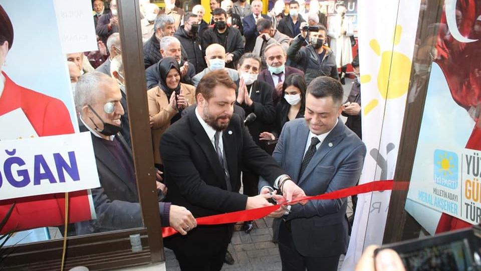 İyi Parti Isparta Merkez İlçe Başkanlığı tarafından Kafeler Caddesinde üye