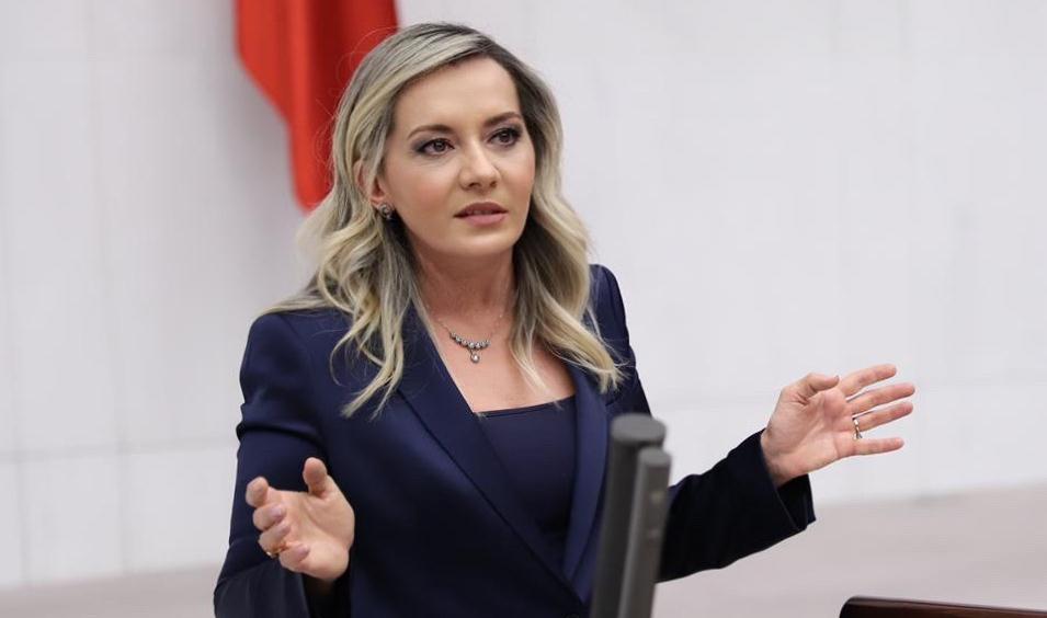 Ülkemizin dört bir köşesinde yaşayan vatandaşlarımız; üzüntü ve sevinçleriyle bir