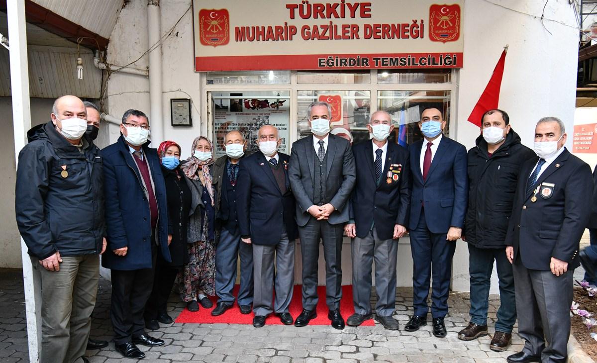 Vali Ömer Seymenoğlu çalışma ziyareti kapsamından Eğirdir ilçesini ziyaret etti.