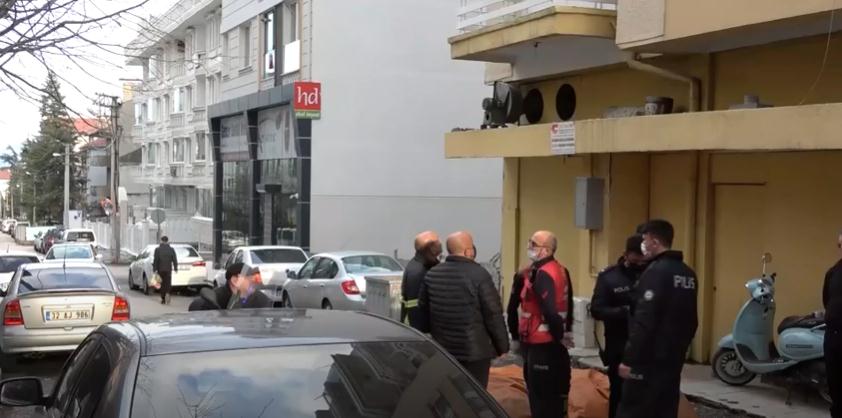 Isparta 1217. sokaktaki bir evde yalnız yaşayan bir kadın, evinde