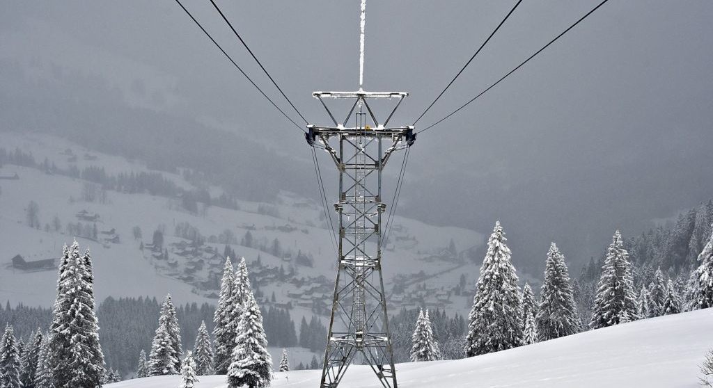İYİ Parti Isparta Milletvekili Aylin Cesur’un Isparta’da yaşanan elektrik kesintisinin