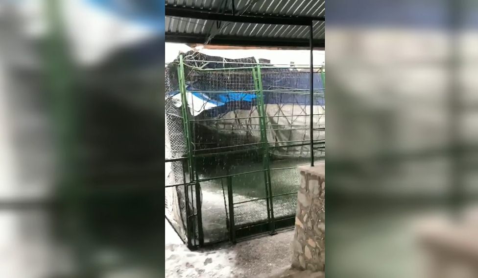 Isparta’da Muzaffer Türkeş Mahallesi’nde bulunan bir halı saha göçtü. Kentte