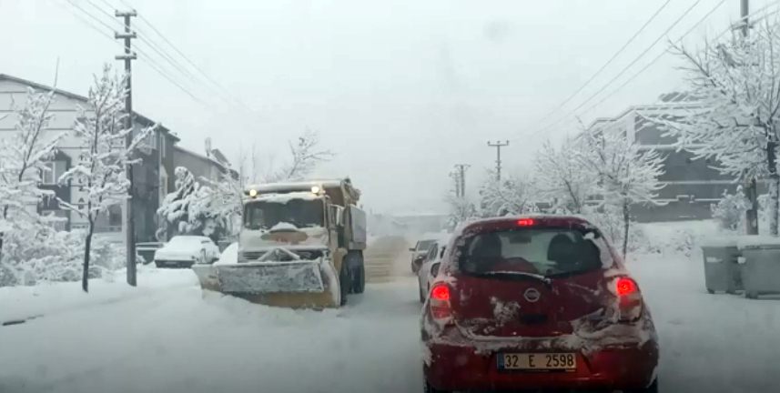Tüm yurtta çetin kış şartları yaşanıyor. Isparta’da da sabah saatlerinde