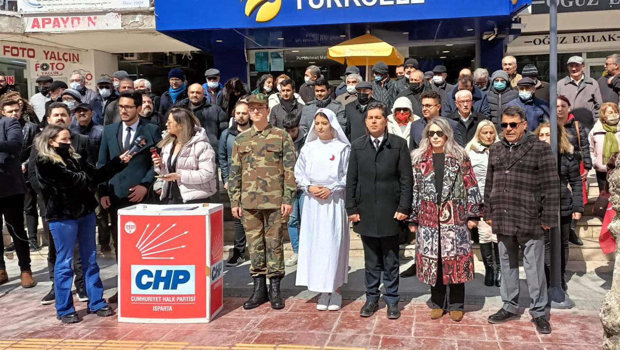 Çanakkale Zaferi’nin 107’inci yıl dönümü nedeniyle CHP İl Başkanlığı, Kaymakkapı