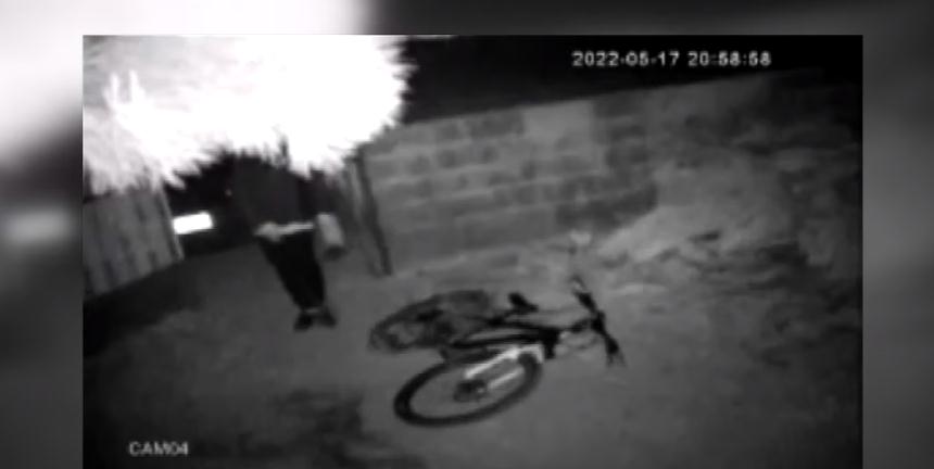 Isparta’nın Hızırbey Mahallesinde gerçekleşen hırsızlık olayı pes dedirtti. Dün akşam