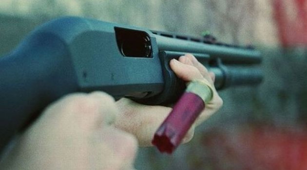 Isparta’nın Deregümü köyündeki bir serada tartışan R.A, ve M.B arasında