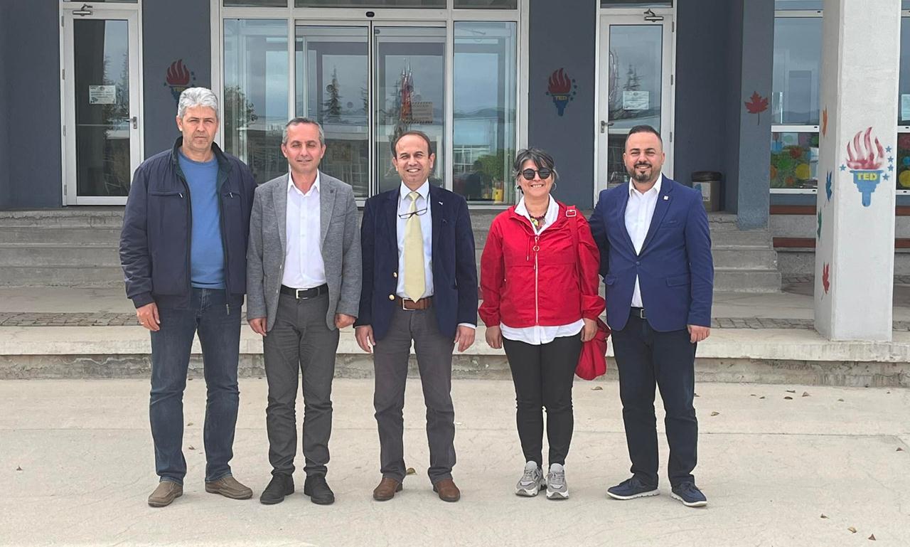 Serbest muhasebeci mali müşavir Nihat Aybey  ekip olarak, hafta sonu