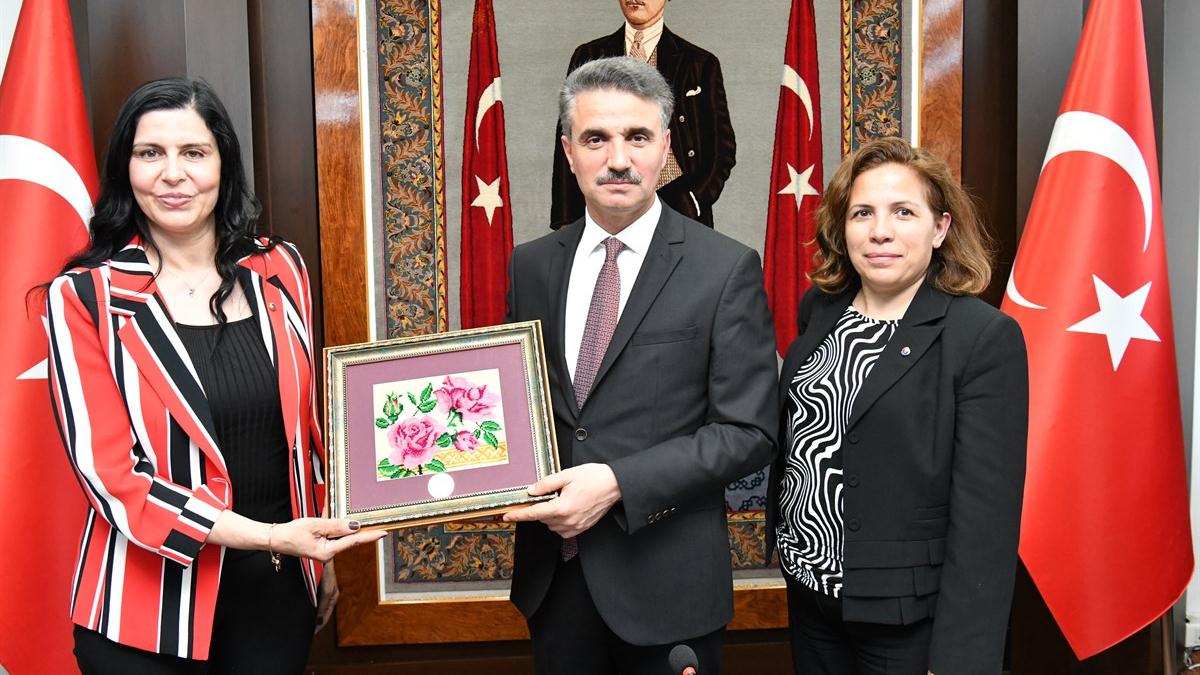 Isparta il genelinde faaliyet gösteren 16 kadın kooperatifi Vali Aydın