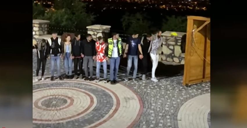 Türkiye’de hızla artan akaryakıt fiyatlarında dün gece 2 lira 50