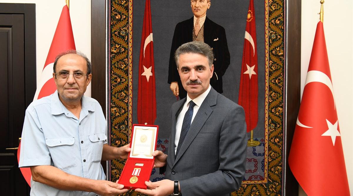 1974 yılında düzenlenen Kıbrıs Barış Harekatı’na katılarak gazi olan Mehmet