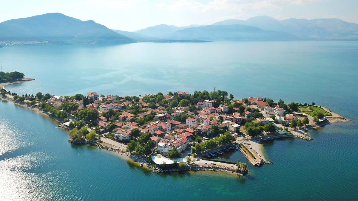 Türkiye’nin ikinci en büyük tatlı su gölü, doğal içme suyu