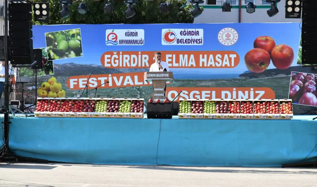 Elma Hasadı Festivali Türkiye’nin elma bahçesi Eğirdir’de başlayan elma hasadı düzenlenen festivalle kutlandı.
