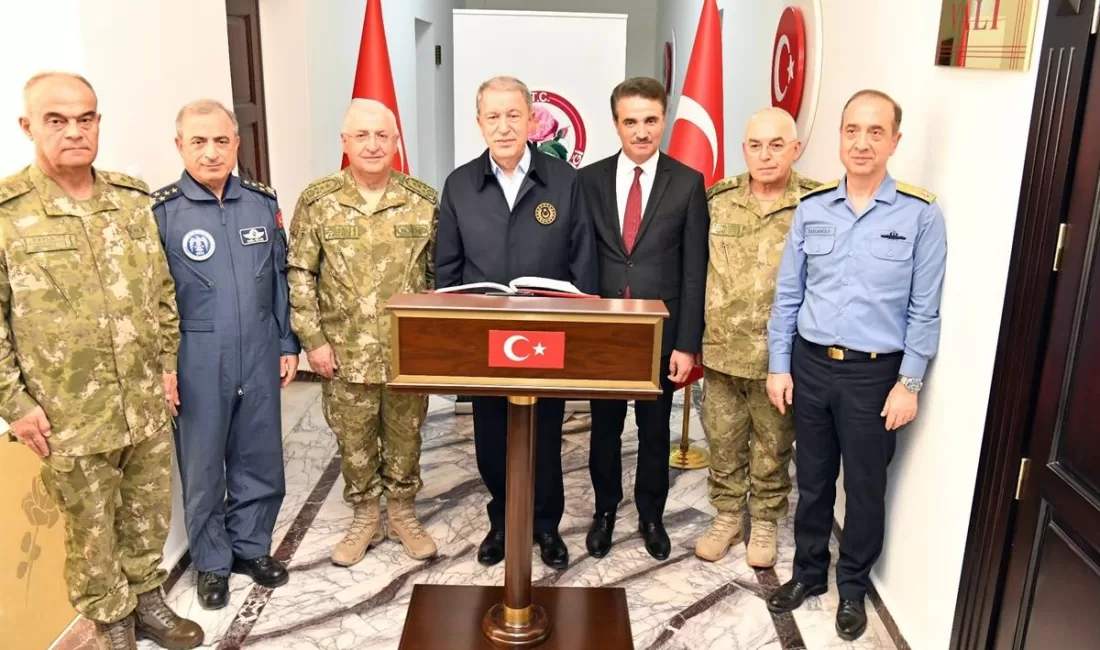 Savunma Bakanı Akar ve TSK Komuta Kademesi Isparta’da Millî Savunma Bakanı Sayın Hulusi Akar beraberinde Genelkurmay Başkanı Orgeneral