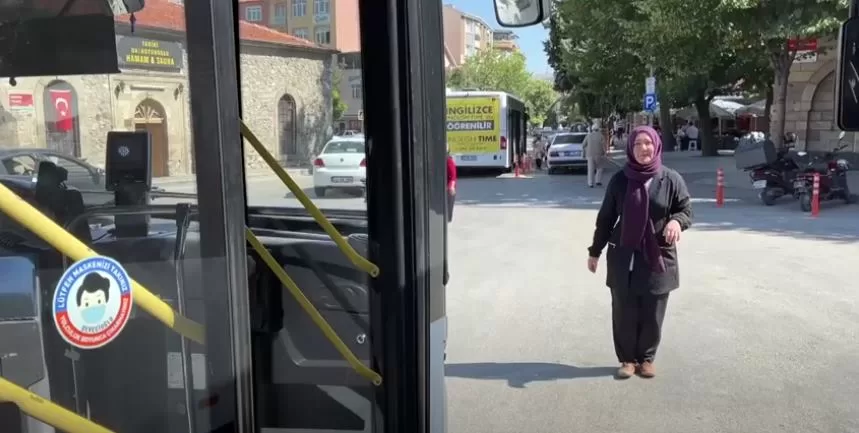 Fatime Metin. 43 yaşında. Yıllardır süren otobüs merakını sonunda mesleğe