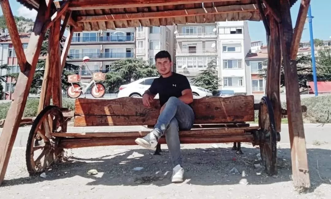 Isparta’nın Şarkikaraağaç ilçesinde gece saatlerinde otomobil şarampole yuvarlandı, kazada 21