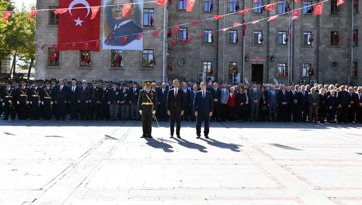 Cumhuriyetimizin 99. Yılı İçin Atatürk Anıtı’na Çelenk Sunuldu