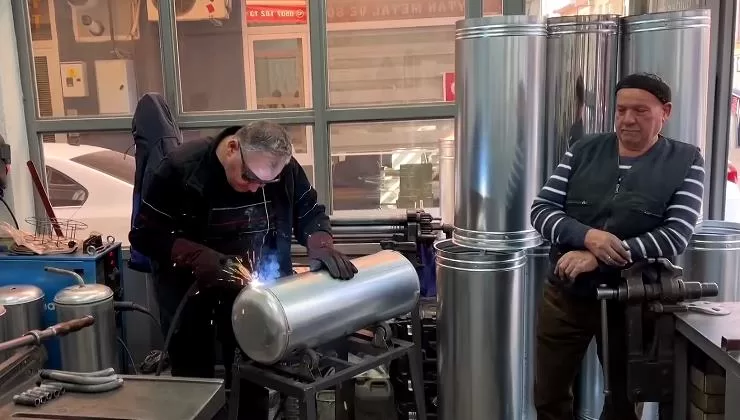 Bir aile düşünün. Isparta‘da 5 kuşaktır sobacılık yapıyor. Doğalgaza rağmen