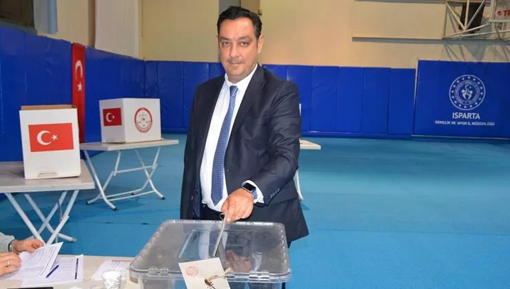 Isparta Baro Başkanı Ünsal Çankaya, her geçen gün artan avukat