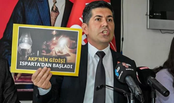 Yaklaşan seçimlerle birlikte siyasi partiler de çalışmalarına hız kesmeden devam