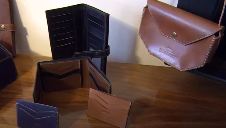 Mehmet Metin Bilginer, Isparta’da hobi olarak başladığı deri işleme sanatını