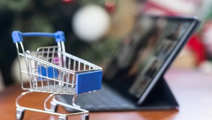 E-ticaret yapmak için markalar kendilerine ait bir sanal mağaza kurmaya