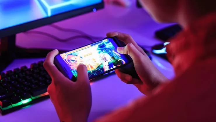 Telefon oyunları, günümüzde milyarlarca insanın keyifle oynadığı ve hayatlarının bir