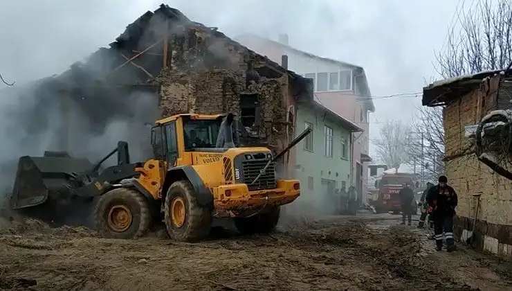 Isparta’nın Yalvaç ilçesinde 3 yıl önce çıkan yangında Hanım, Tuğçe