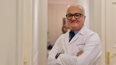 Ellerde, yüzde ve koltuk altında aşırı terleme yetişkinlerde olduğu gibi