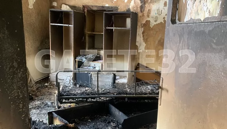 Isparta’da çıkan yangın nedeniyle ev kullanılamaz hale geldi. Isparta’nın Kurtuluş