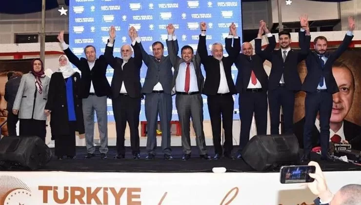 Isparta’da AK Parti teşkilatı iftar yemeği düzenledi ve aday tanıtım