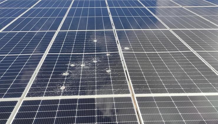 Isparta’nın Şarkikaraağaç ilçesine bağlı Çiçekpınar Kasabasında bulunan güneş enerjisi panellerini