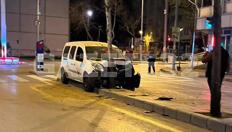 Isparta Kaymakkapı Meydanında meydana gelen trafik kazası gece saatlerinde paniğe