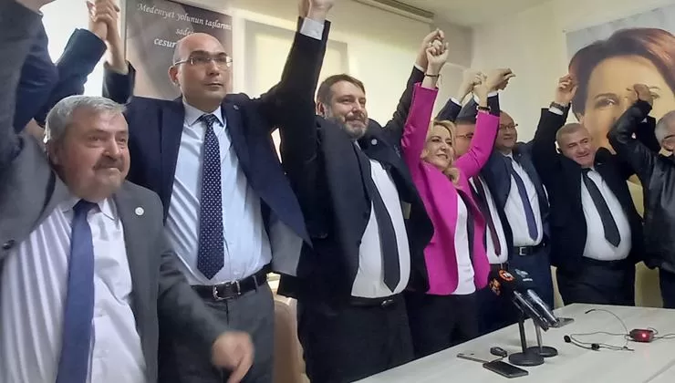 Isparta’da İYİ Parti İl Başkanlığı Binasında İYİ Parti’nin milletvekili adayları
