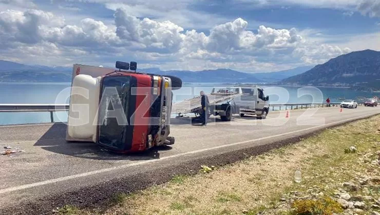 Eğirdir-Barla yolunda meydana gelen trafik kazasında 4 kişi yaralandı. Kaza,