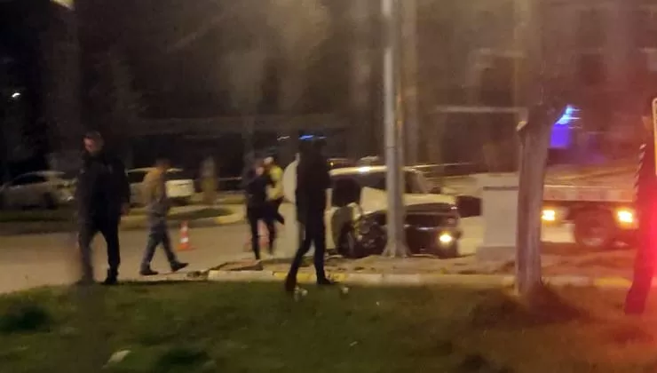 Isparta’da dün gece saatlerinde meydana gelen trafik kazasında, sürücüsünün kontrolünden