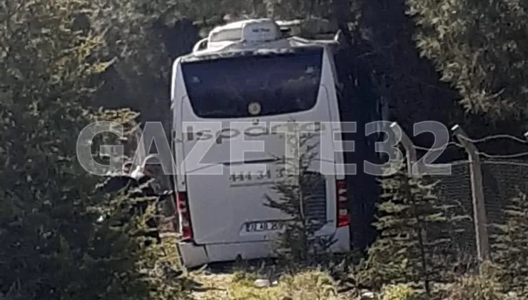 Isparta Organize Sanayi Bölgesi yolu üzerinde bir otobüs, kontrolünün kaybedilmesi